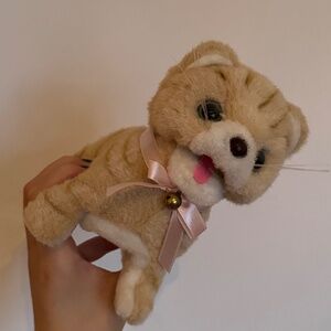 Walking robot cat toy, battery run kitten that moves on 4 paws feet, wags tail!